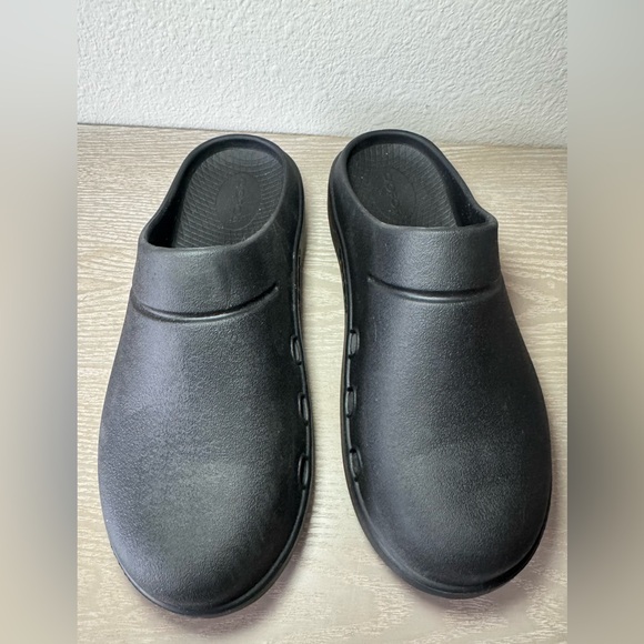 OOFOS Black Clogs - Picture 4 of 10